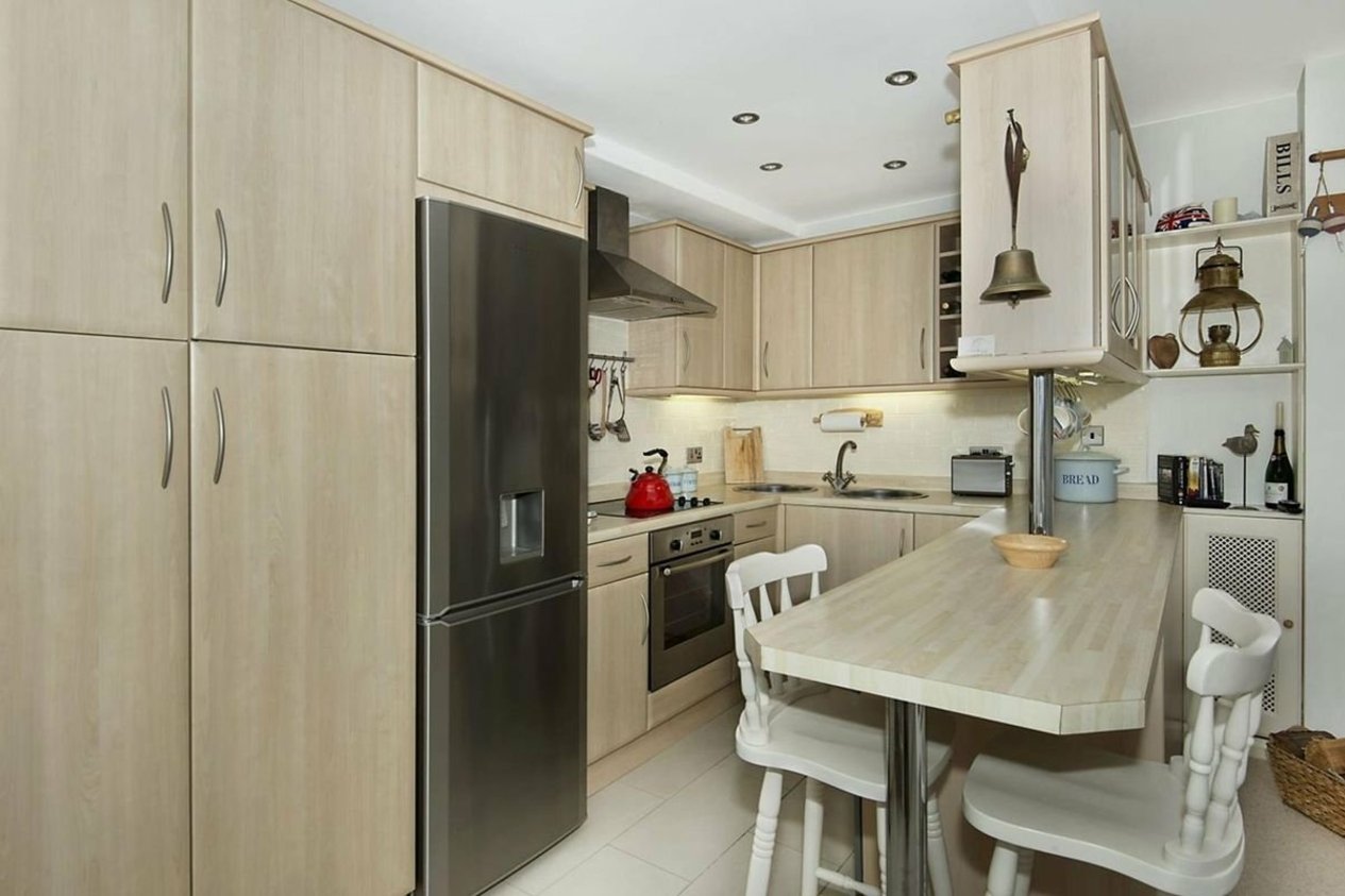 Properties To Let in Lloyd Court High Street