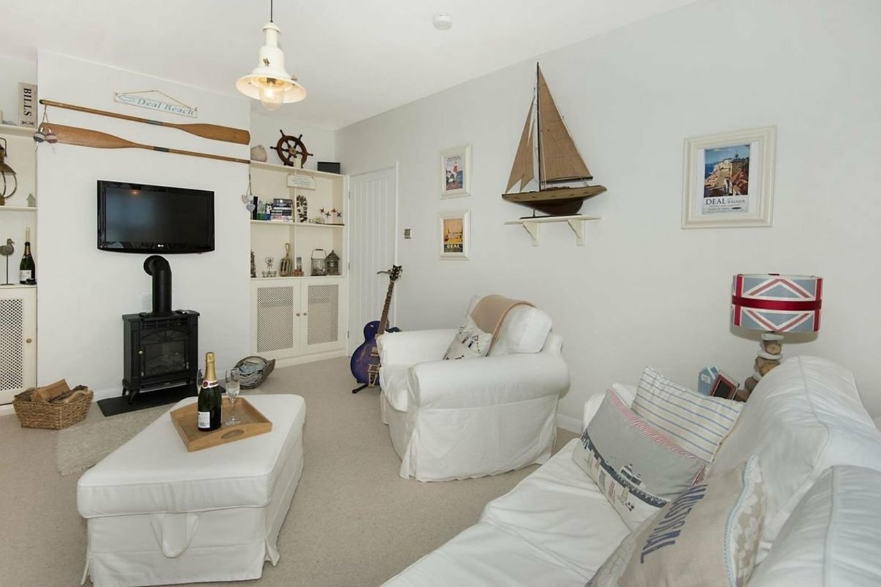 Properties To Let in Lloyd Court High Street