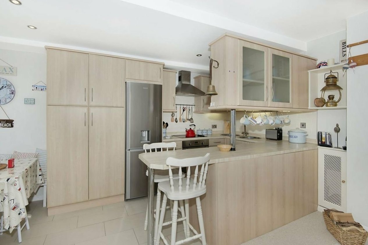 Properties To Let in Lloyd Court High Street