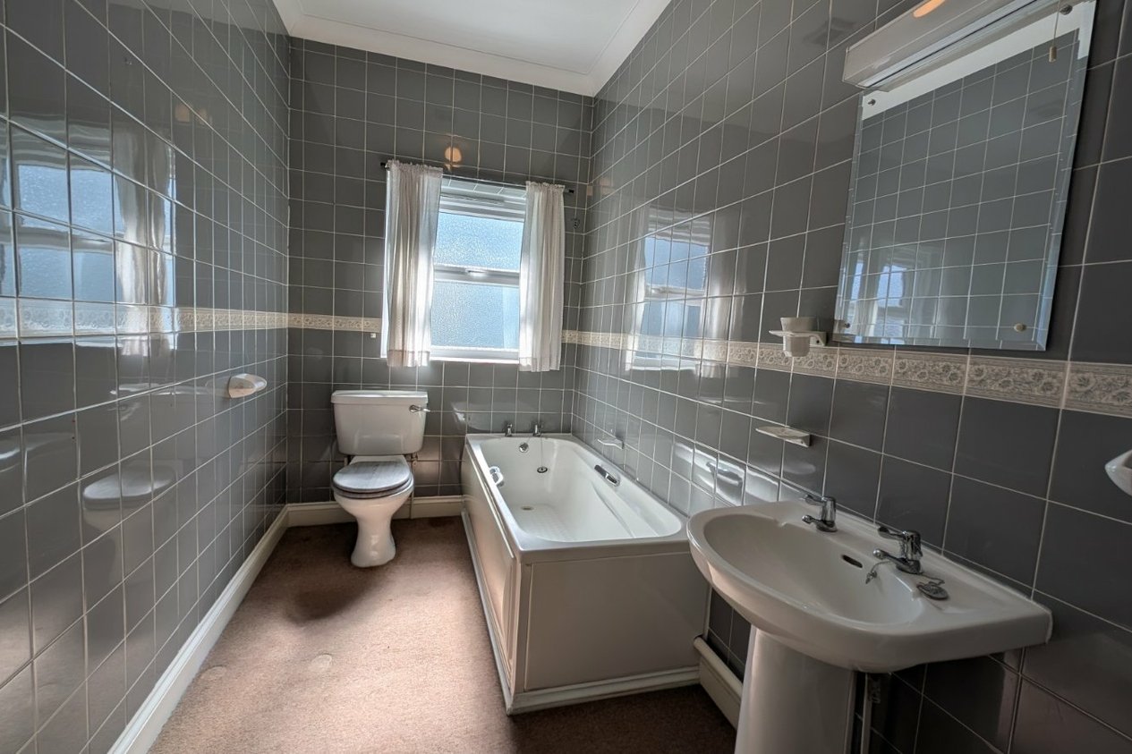 Properties Let in Manor Lodge Manor Road