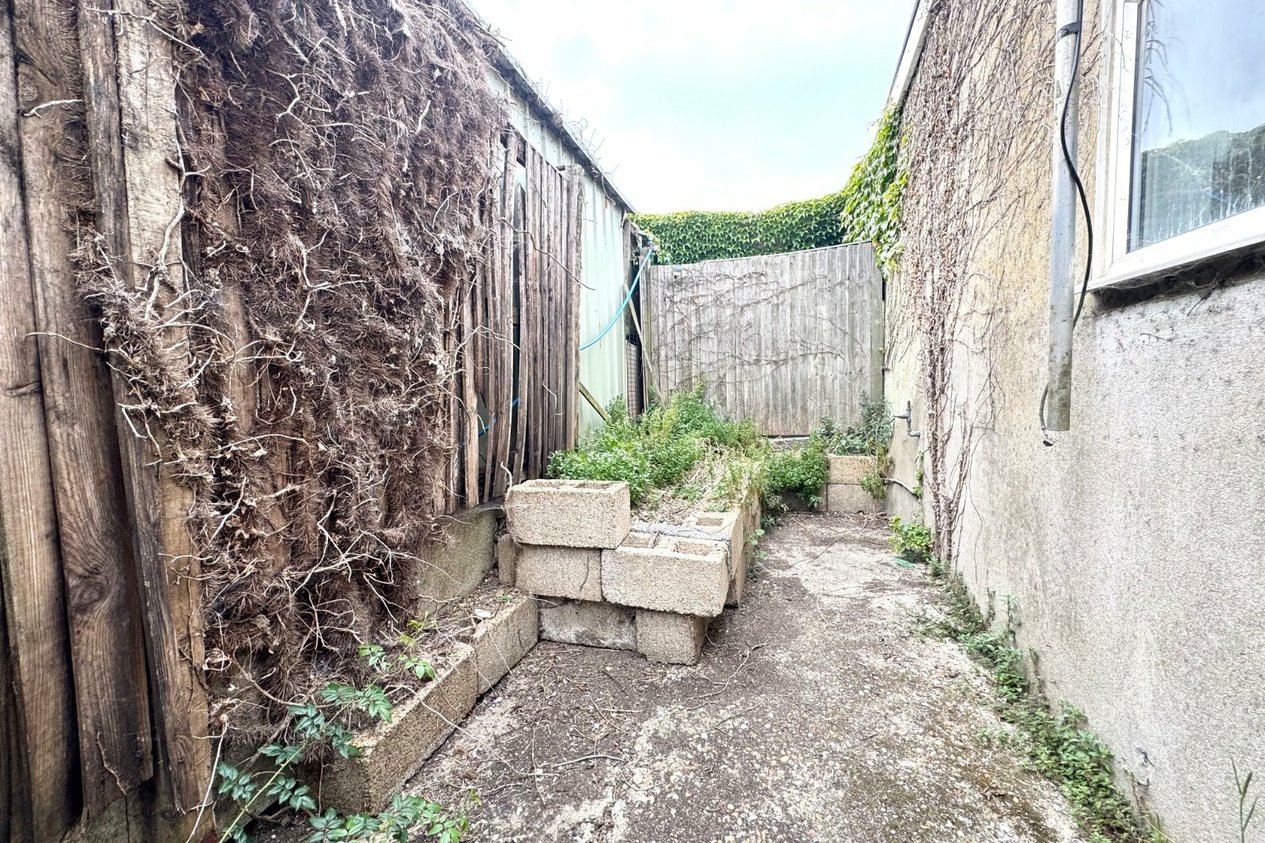 Properties To Let in Manston Court Road 