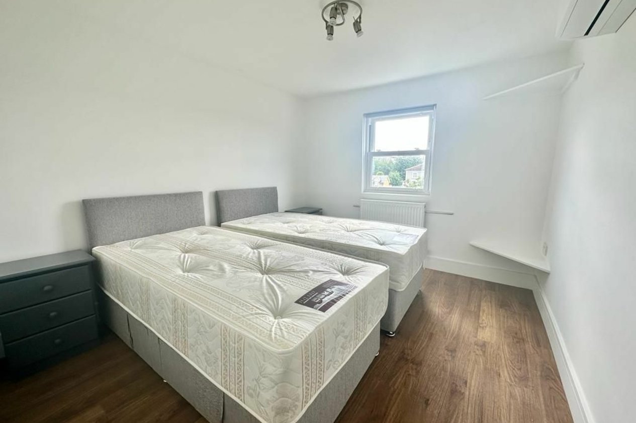 Properties To Let in Marine Gardens 