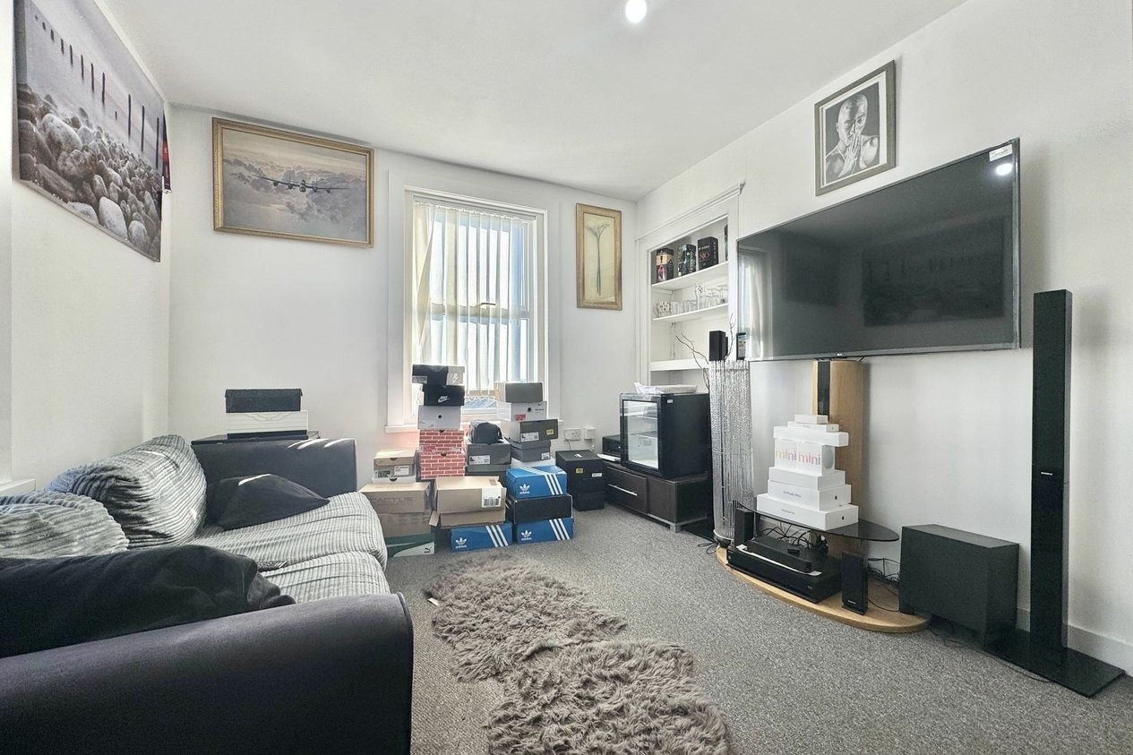 Properties Under Offer in Oxford Street 