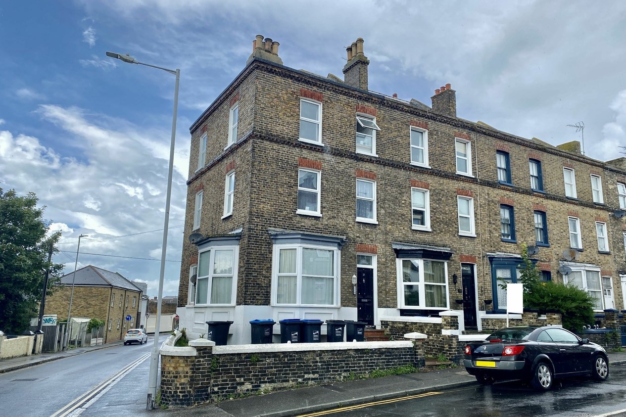 Properties Under Offer in Oxford Street 