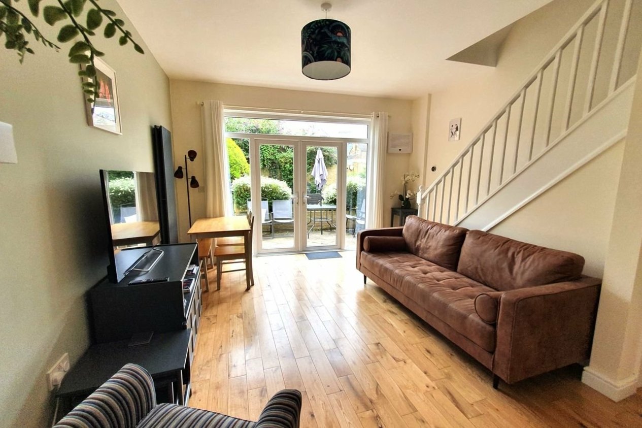 Properties To Let in Oyster Mews Skinners Alley