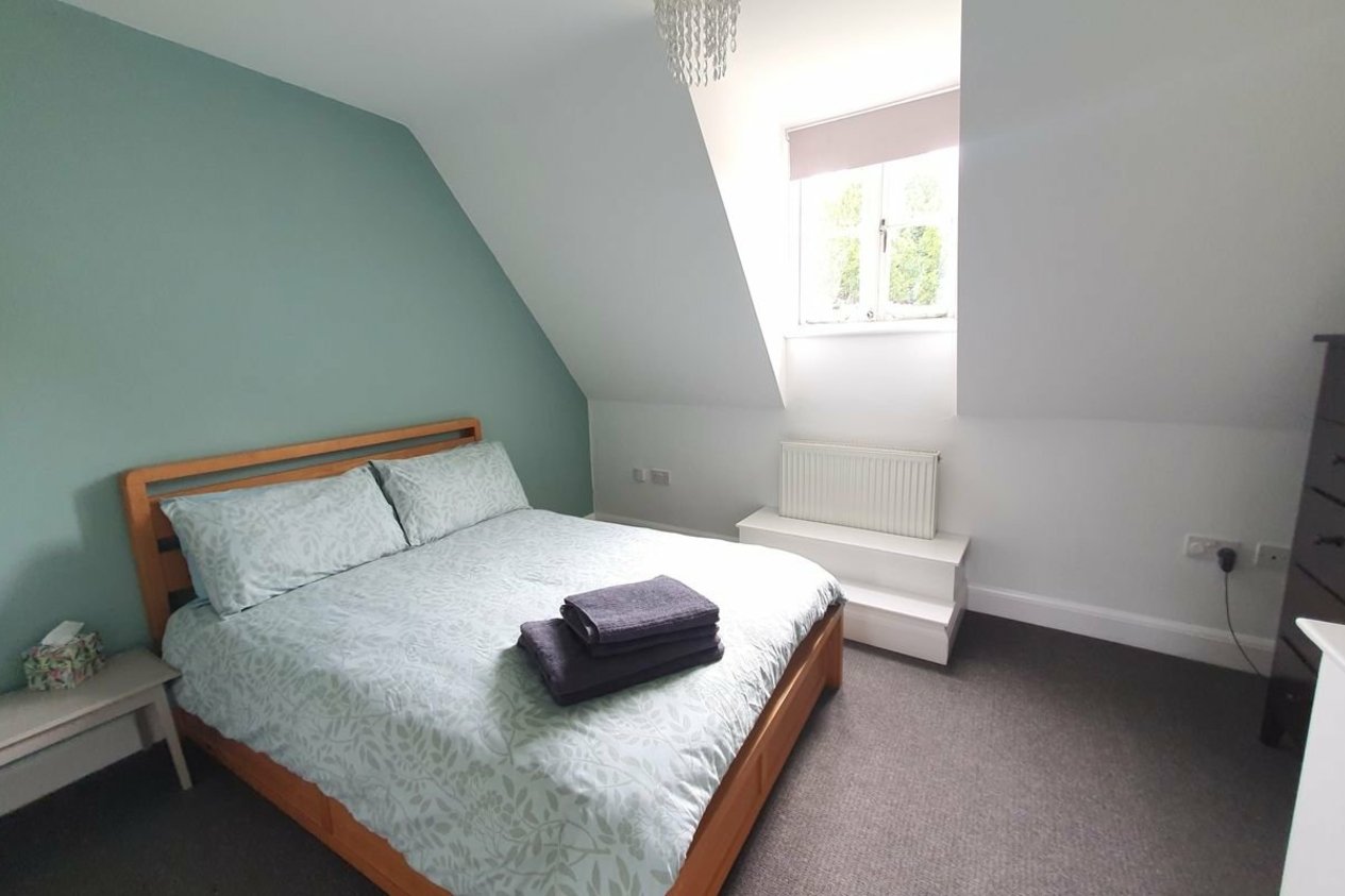 Properties To Let in Oyster Mews Skinners Alley