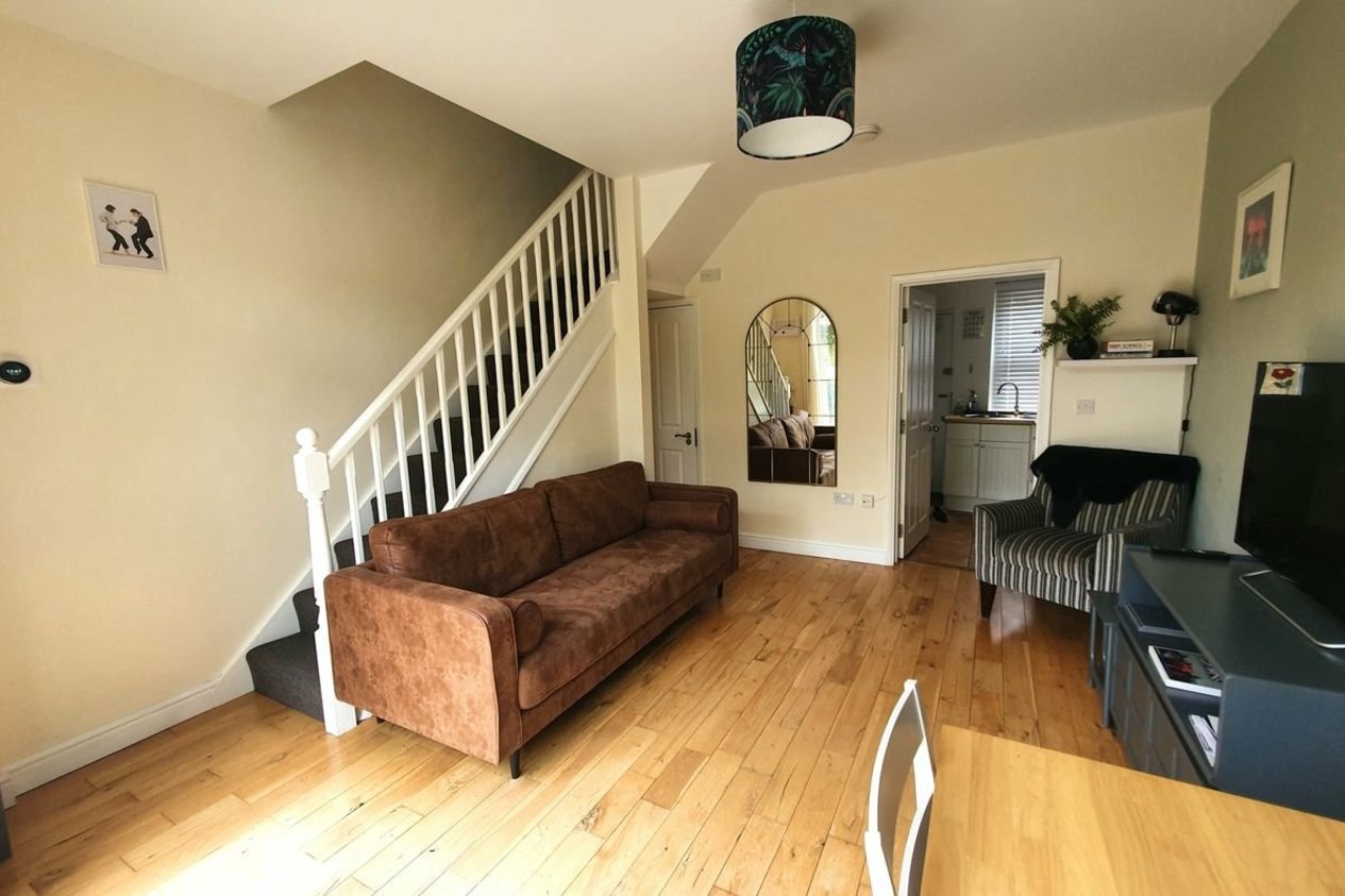 Properties To Let in Oyster Mews Skinners Alley