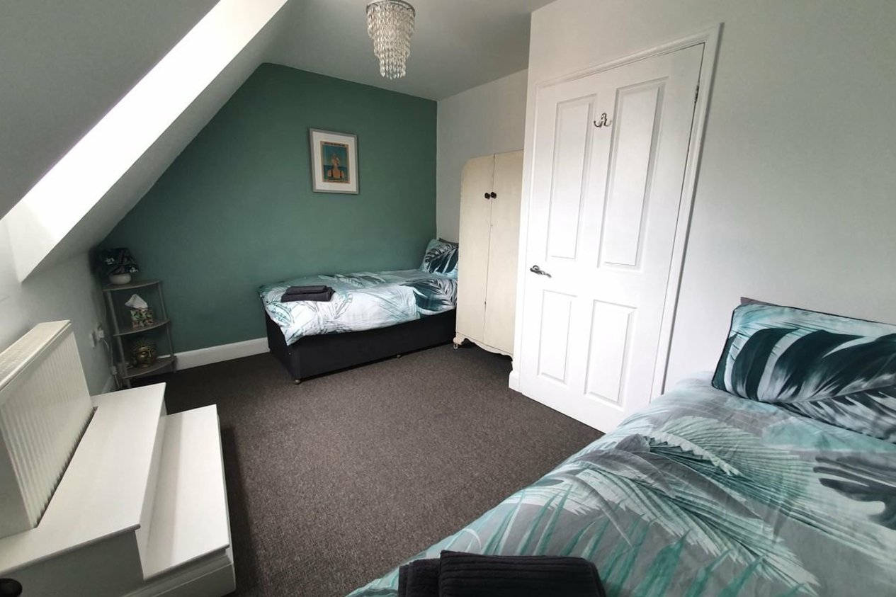 Properties To Let in Oyster Mews Skinners Alley