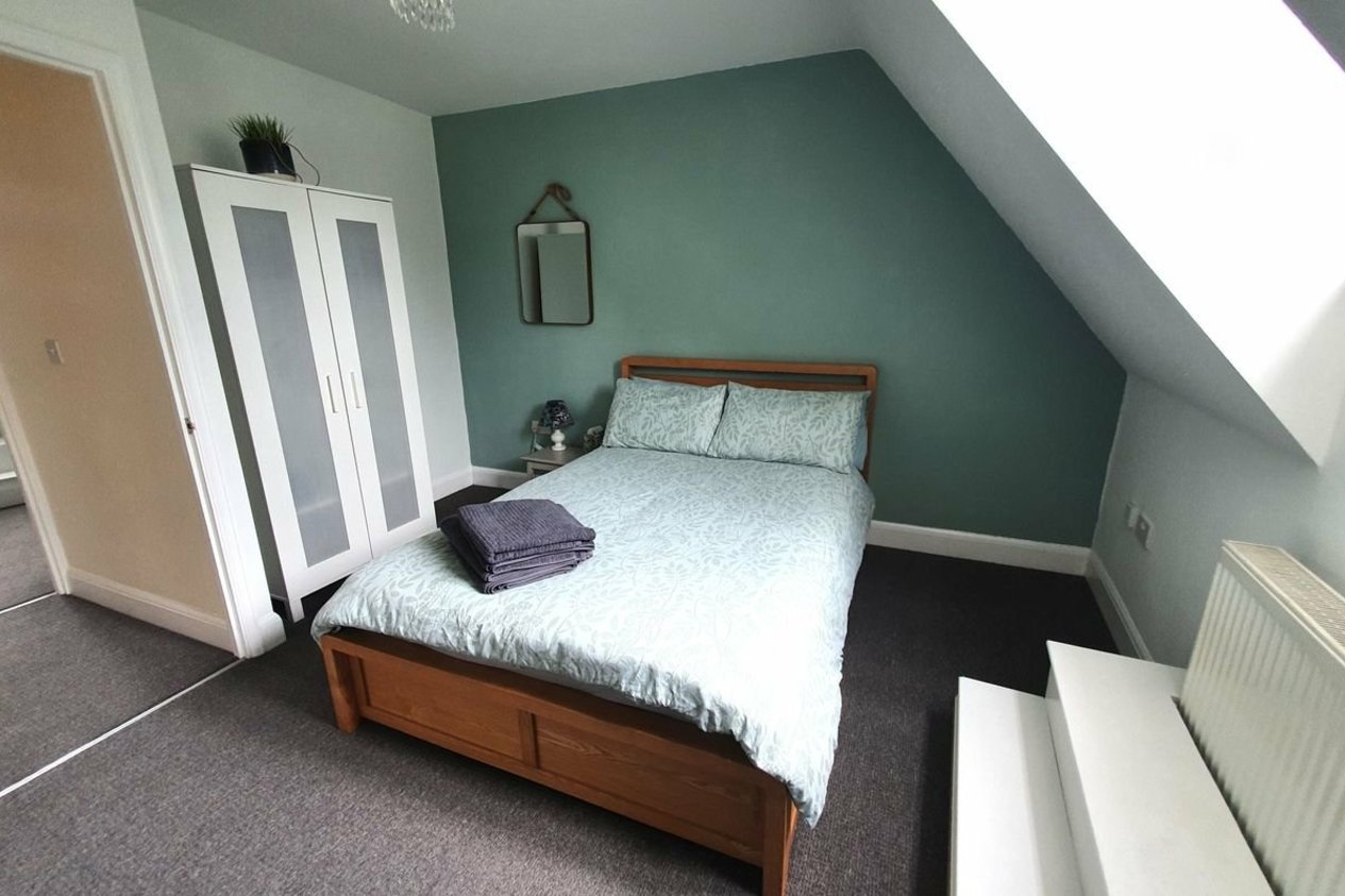 Properties To Let in Oyster Mews Skinners Alley