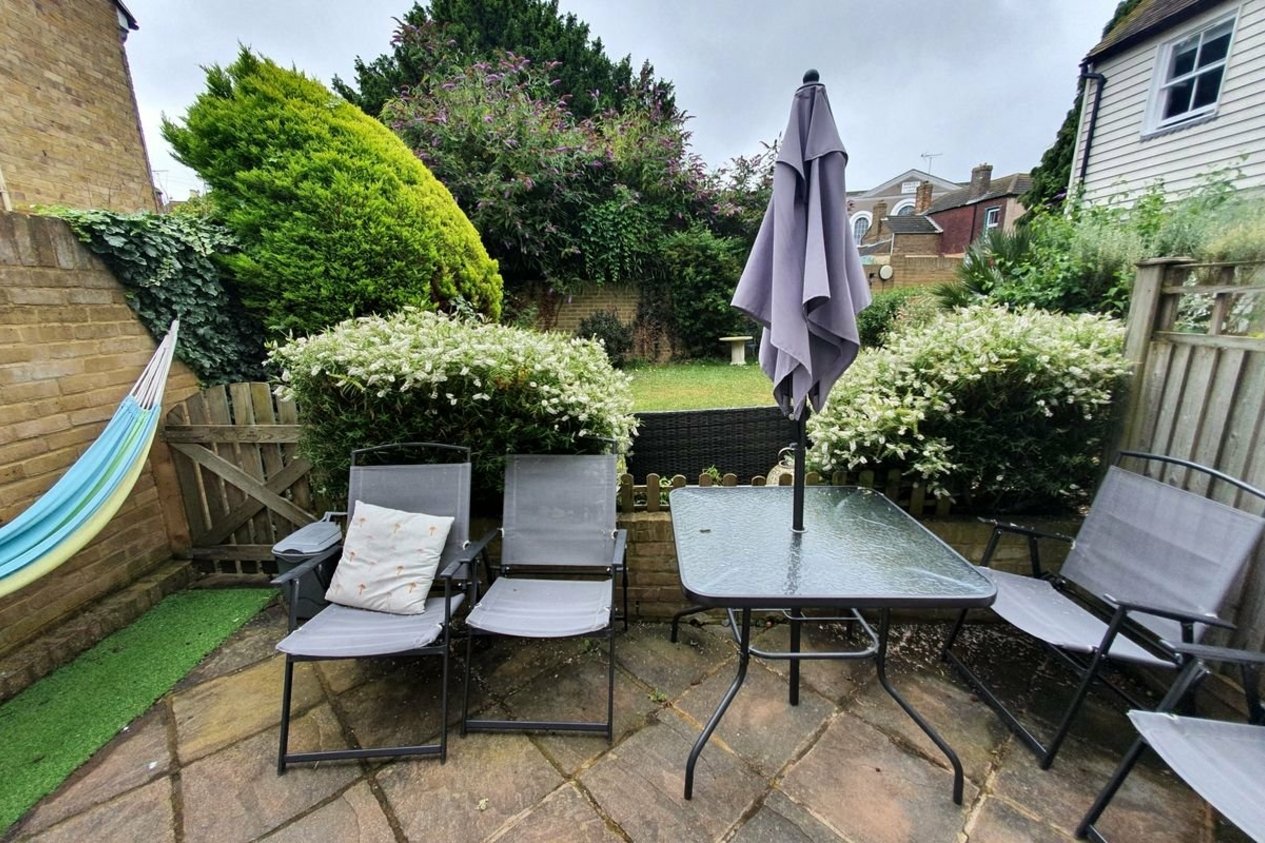 Properties To Let in Oyster Mews Skinners Alley