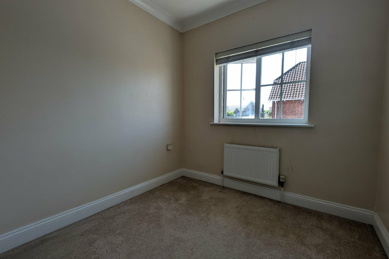 Properties Under Offer in Petrel Way Hawkinge