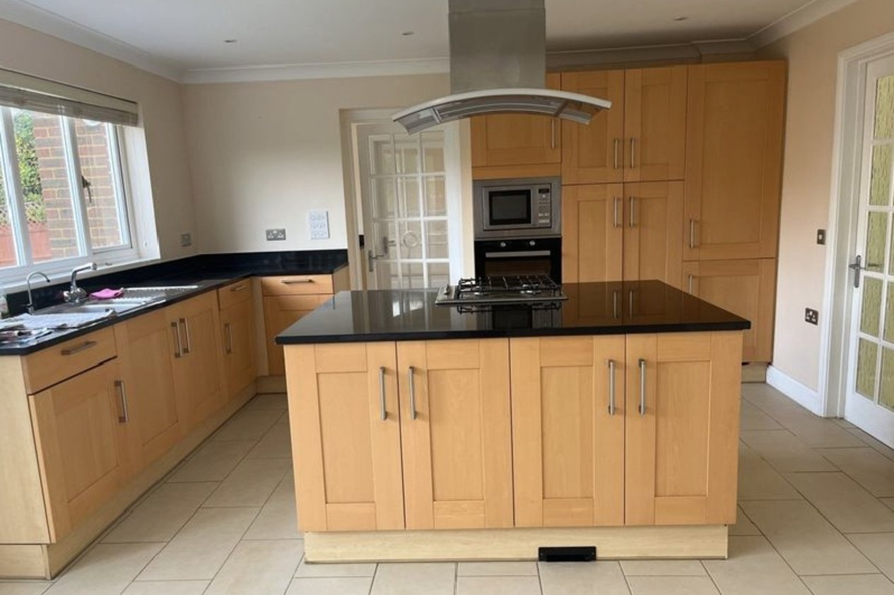Properties Under Offer in Petrel Way Hawkinge