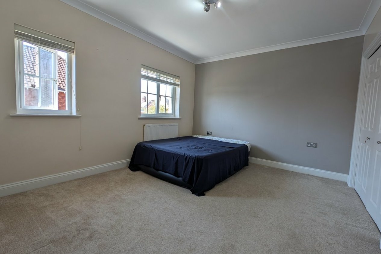 Properties Under Offer in Petrel Way Hawkinge