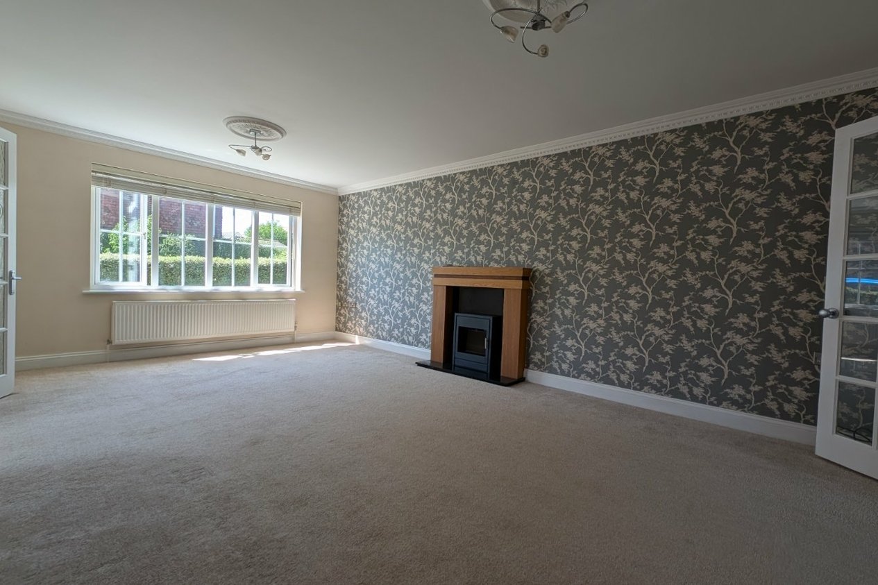 Properties Under Offer in Petrel Way Hawkinge