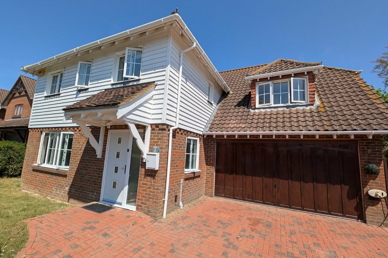 Properties Under Offer in Petrel Way Hawkinge