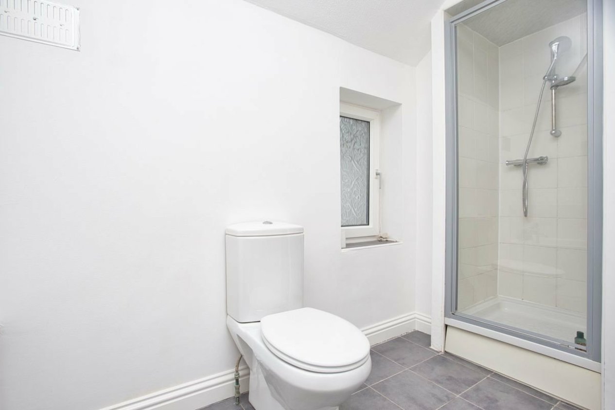 Properties Let in Queens Avenue Dover