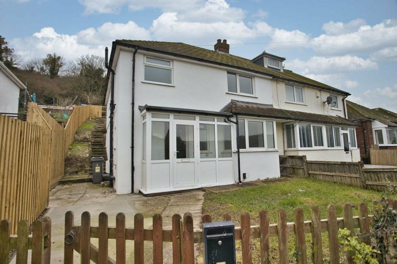 Properties Let in Queens Avenue Dover