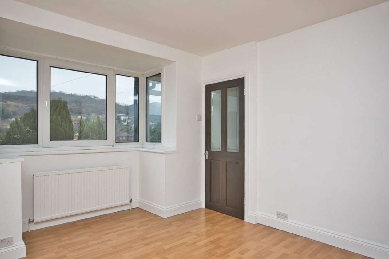 Properties Let in Queens Avenue Dover