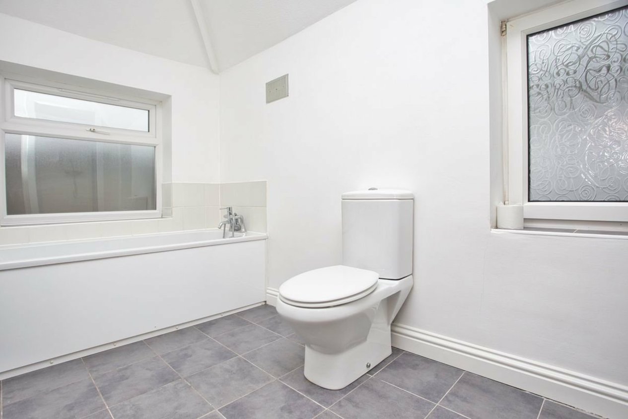 Properties Let in Queens Avenue Dover