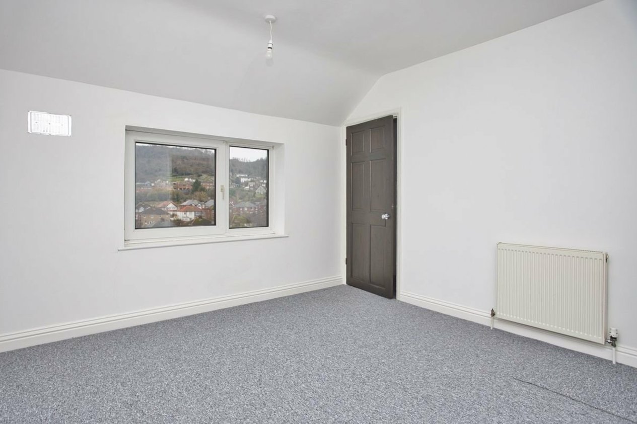 Properties Let in Queens Avenue Dover