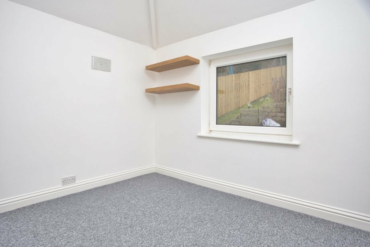 Properties Let in Queens Avenue Dover