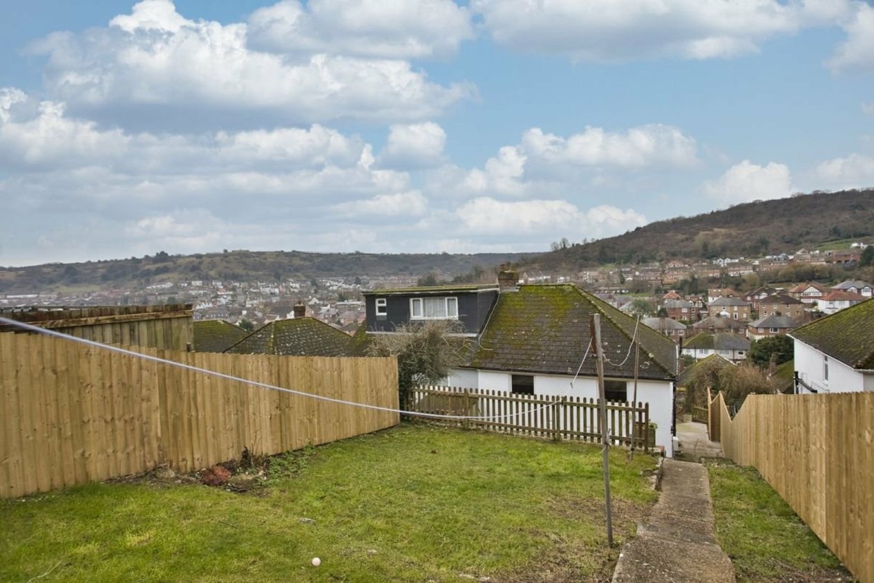 Properties Let in Queens Avenue Dover