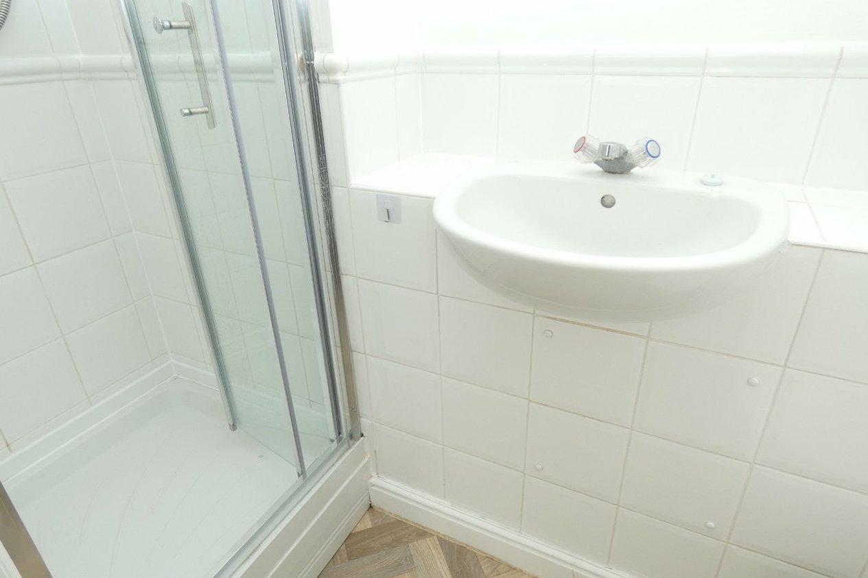 Properties To Let in Riverbank Way Ashford