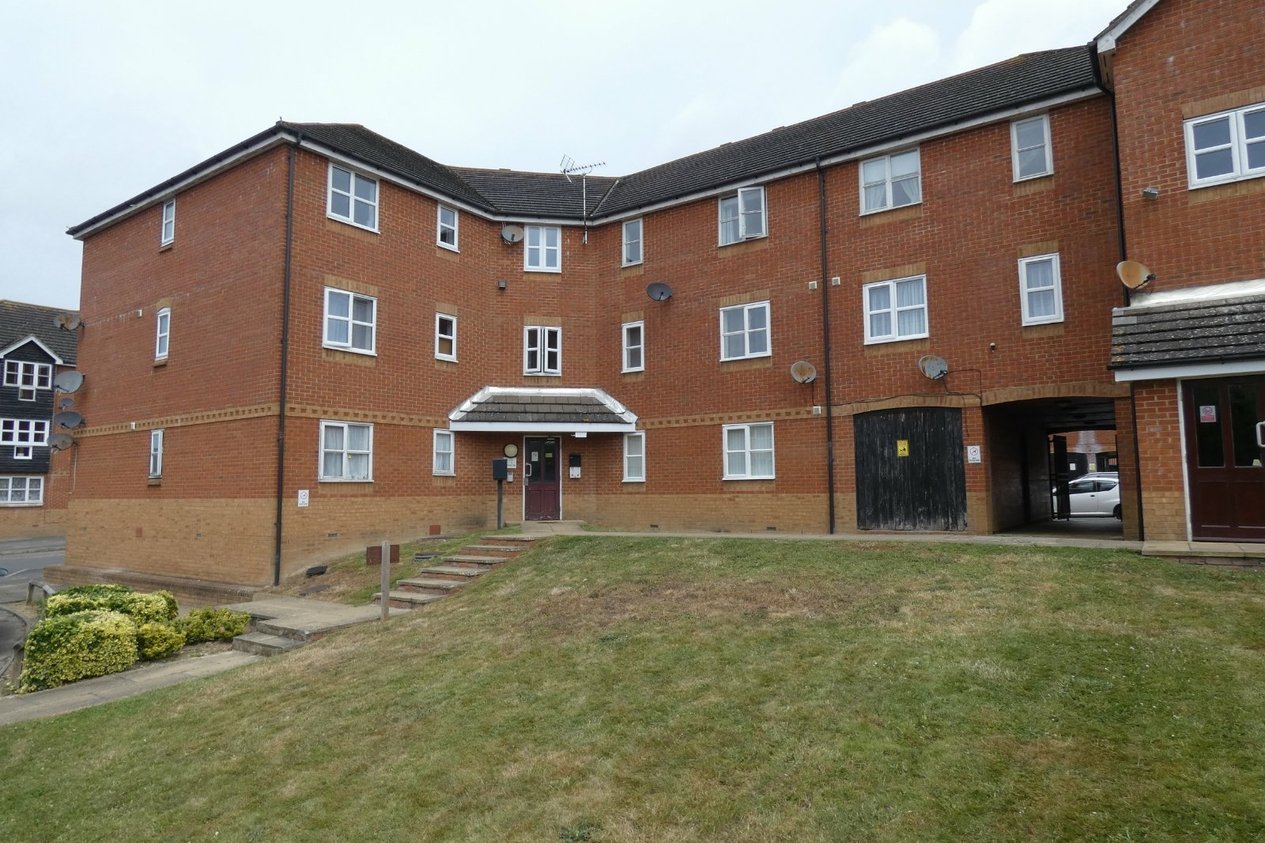 Properties To Let in Riverbank Way Ashford