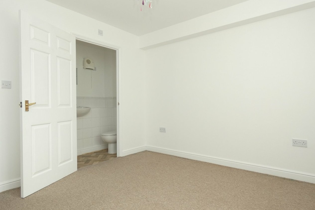 Properties To Let in Riverbank Way Ashford