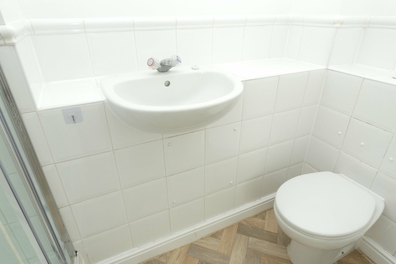 Properties To Let in Riverbank Way Ashford