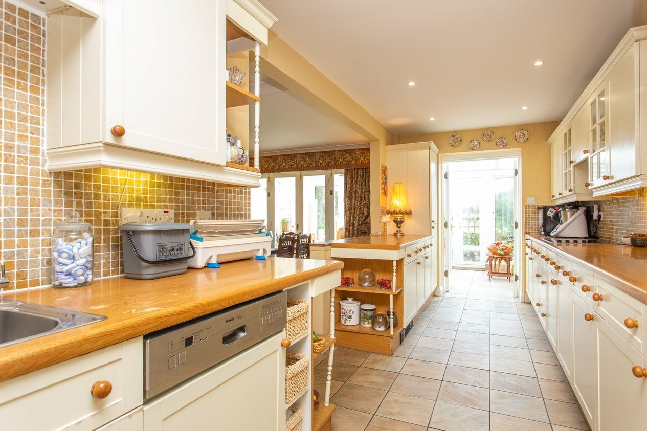 Properties Under Offer in Riverside Close Bridge