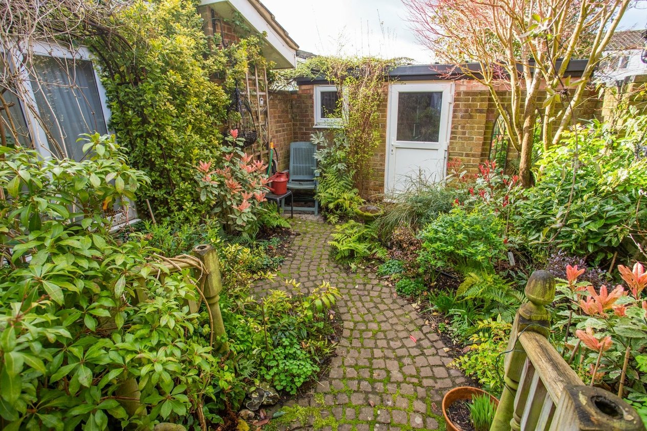 Properties Under Offer in Riverside Close Bridge