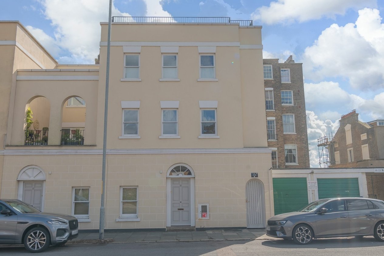 Properties To Let in 18 Royal Crescent  St. Augustines Road