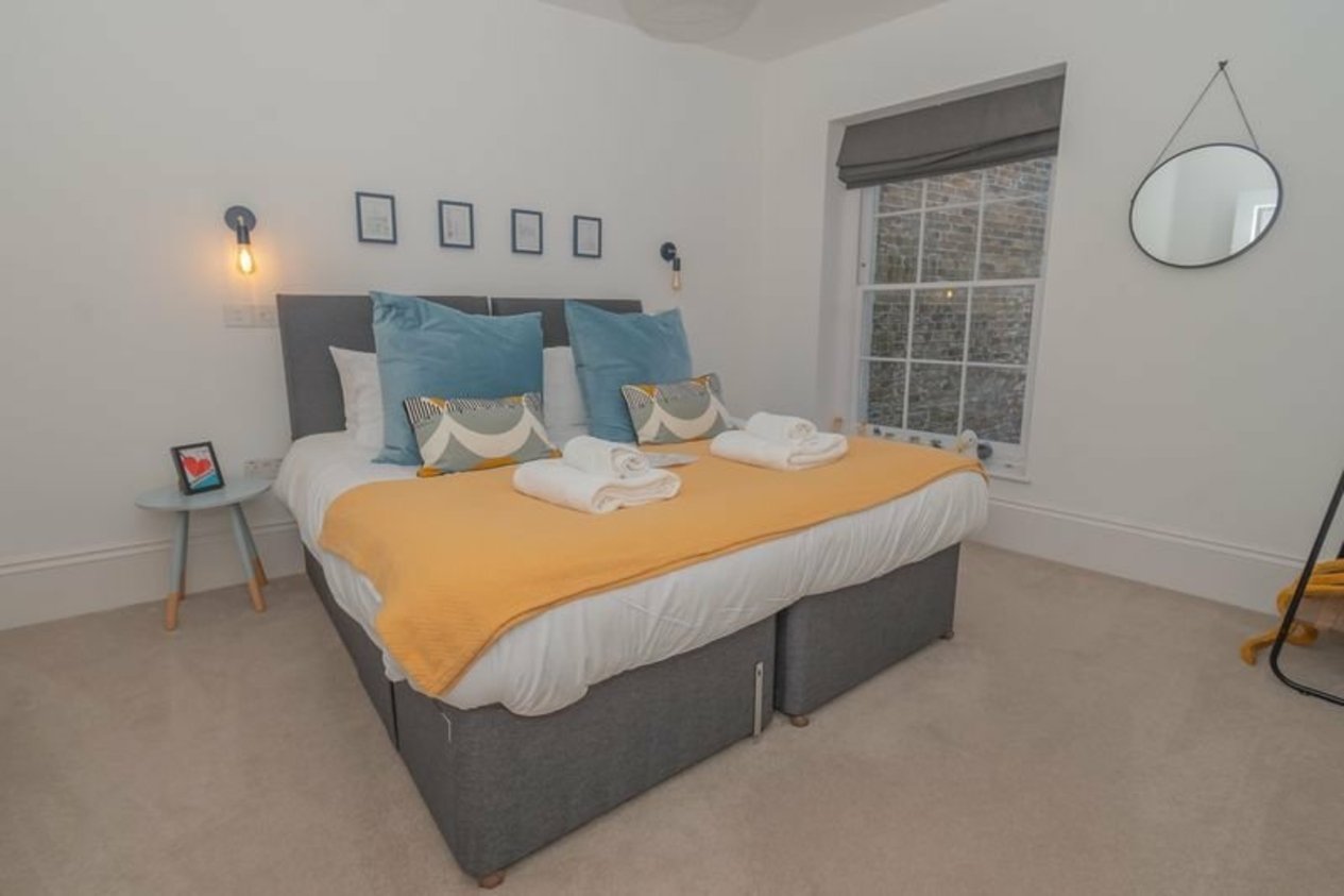 Properties To Let in Royal Crescent St Augustines Road