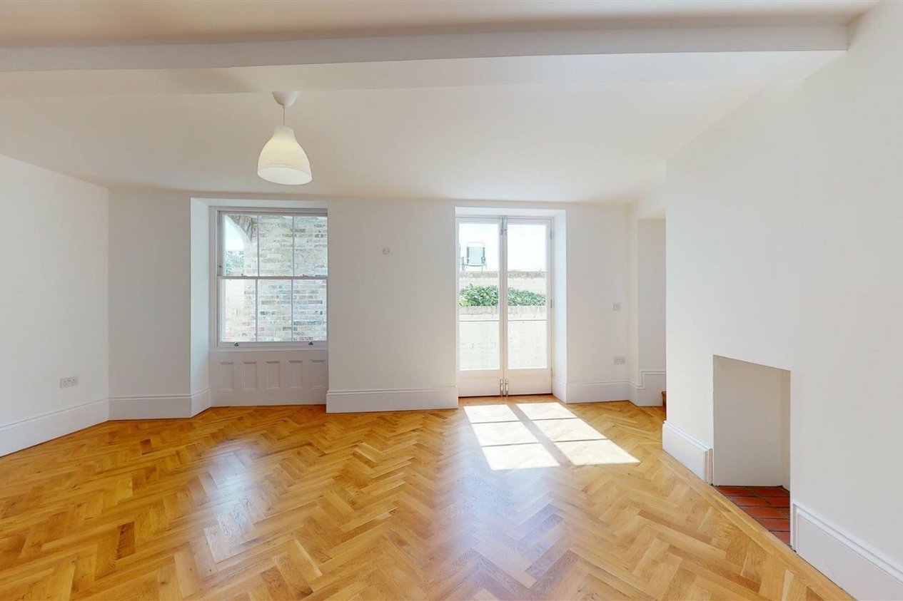 Properties Under Offer in Royal Crescent St. Augustines Road
