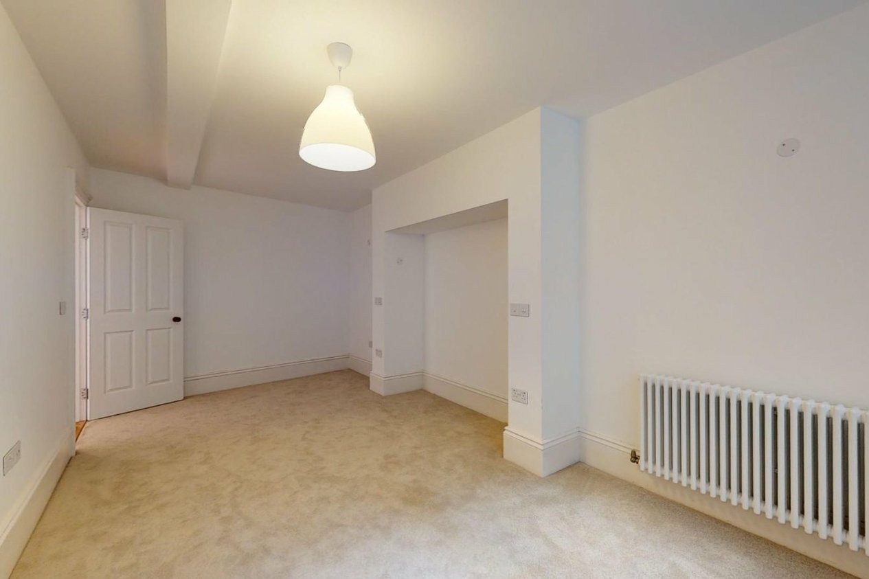 Properties Under Offer in Royal Crescent St. Augustines Road