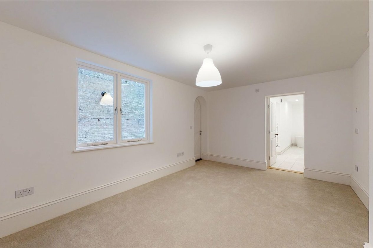 Properties Under Offer in Royal Crescent St. Augustines Road