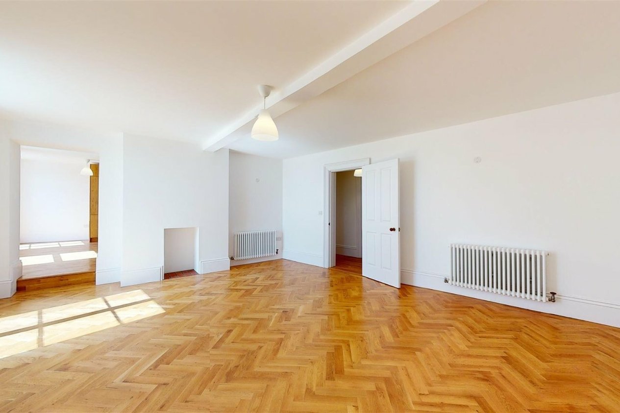 Properties Under Offer in Royal Crescent St. Augustines Road