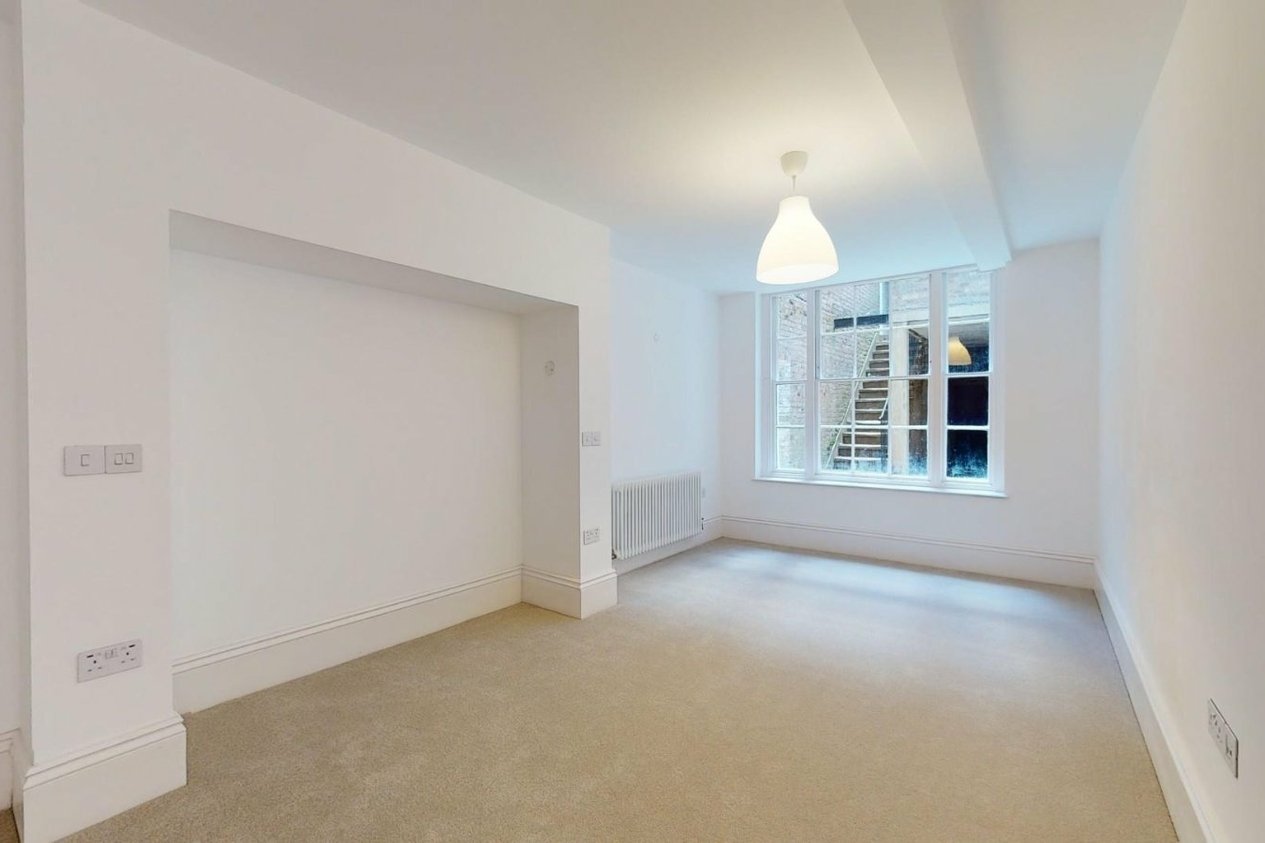 Properties Under Offer in Royal Crescent St. Augustines Road