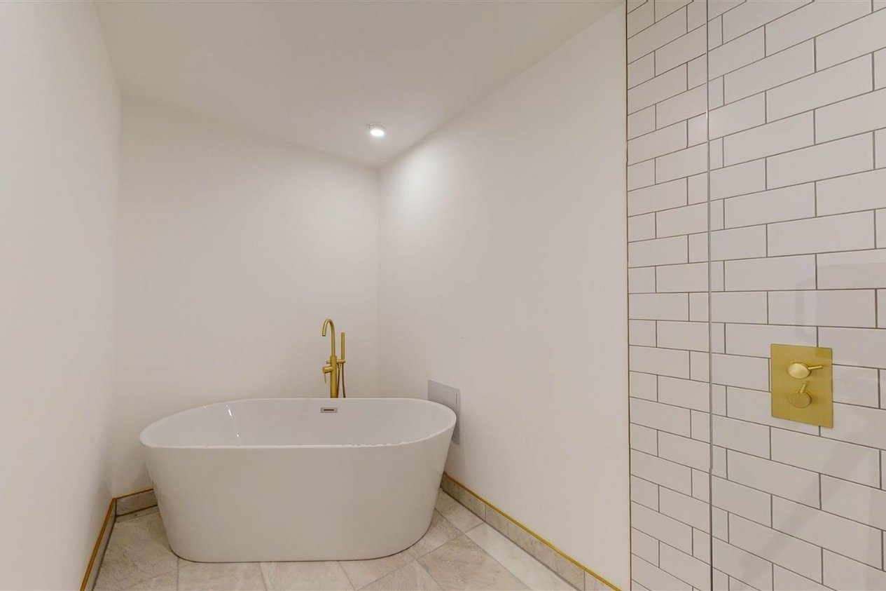 Properties Under Offer in Royal Crescent St. Augustines Road