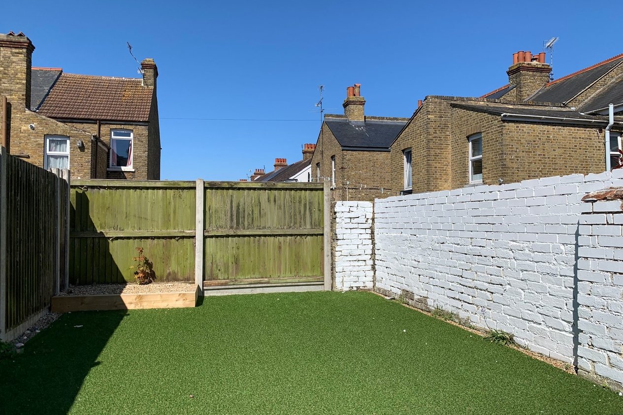 Studio to rent in St. Davids Road,Ramsgate Miles & Barr