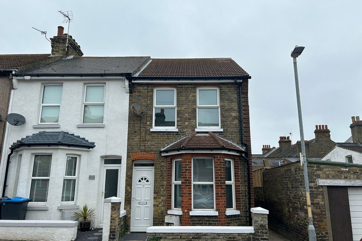 Studio to rent in St. Davids Road,Ramsgate Miles & Barr