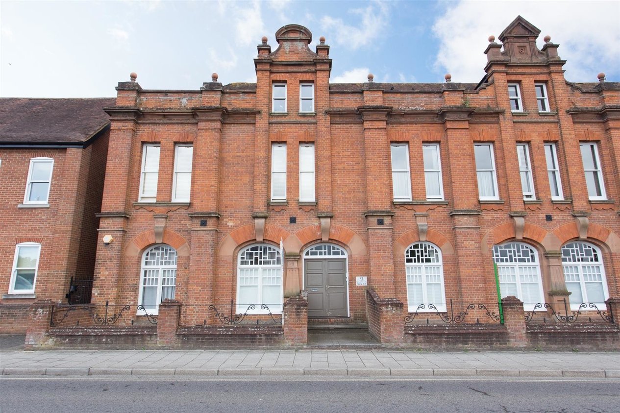 Properties To Let in Station Road West 