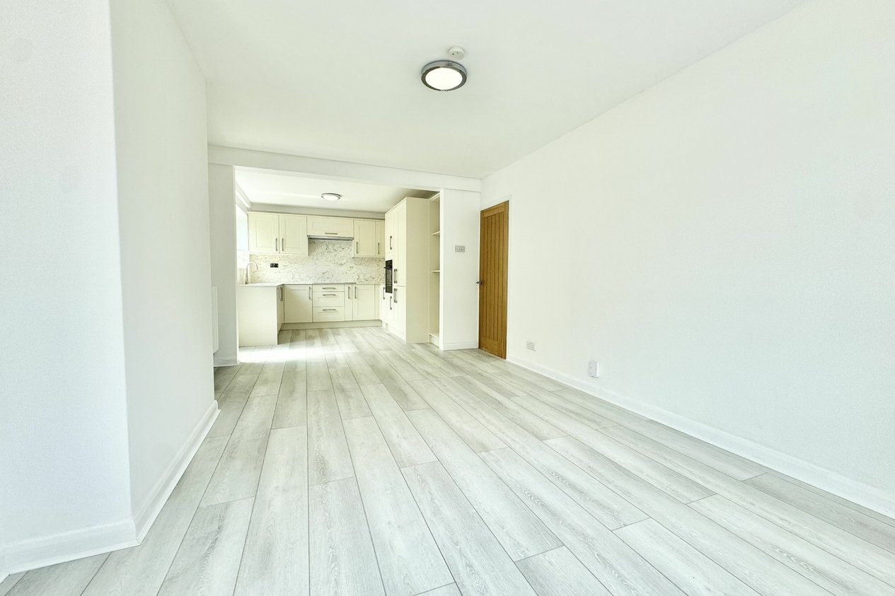 Properties Under Offer in Swinburne Avenue 