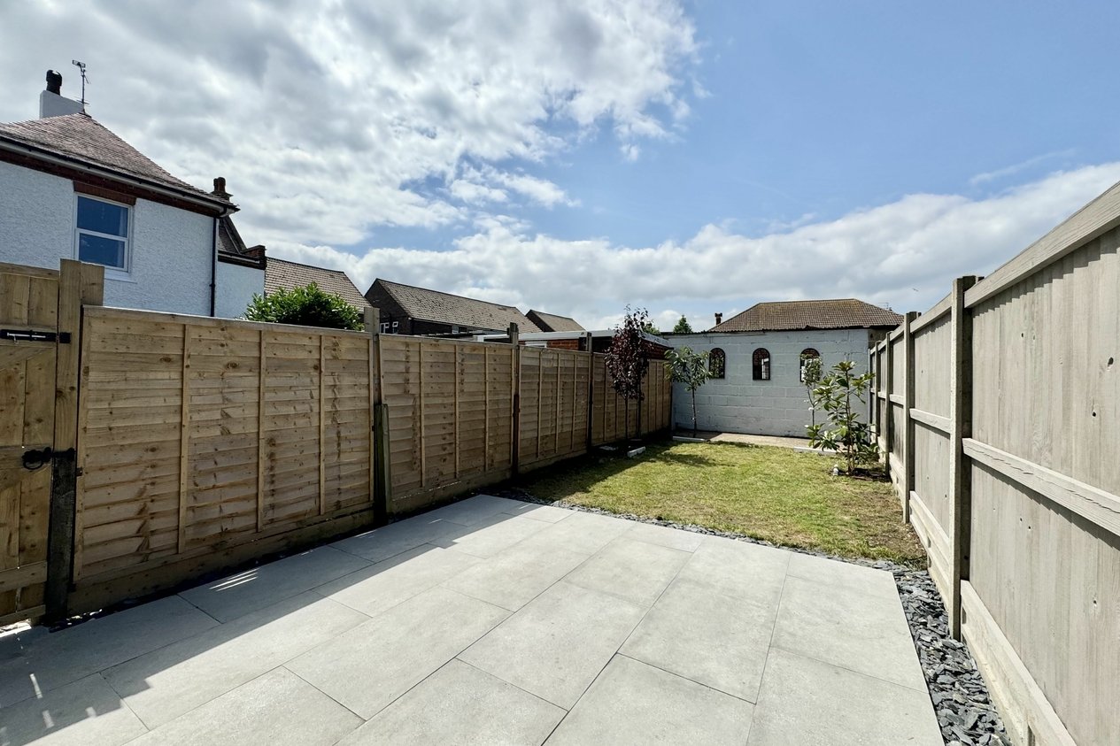 Properties Under Offer in Swinburne Avenue 