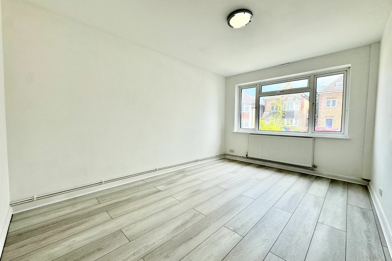 Properties Under Offer in Swinburne Avenue 