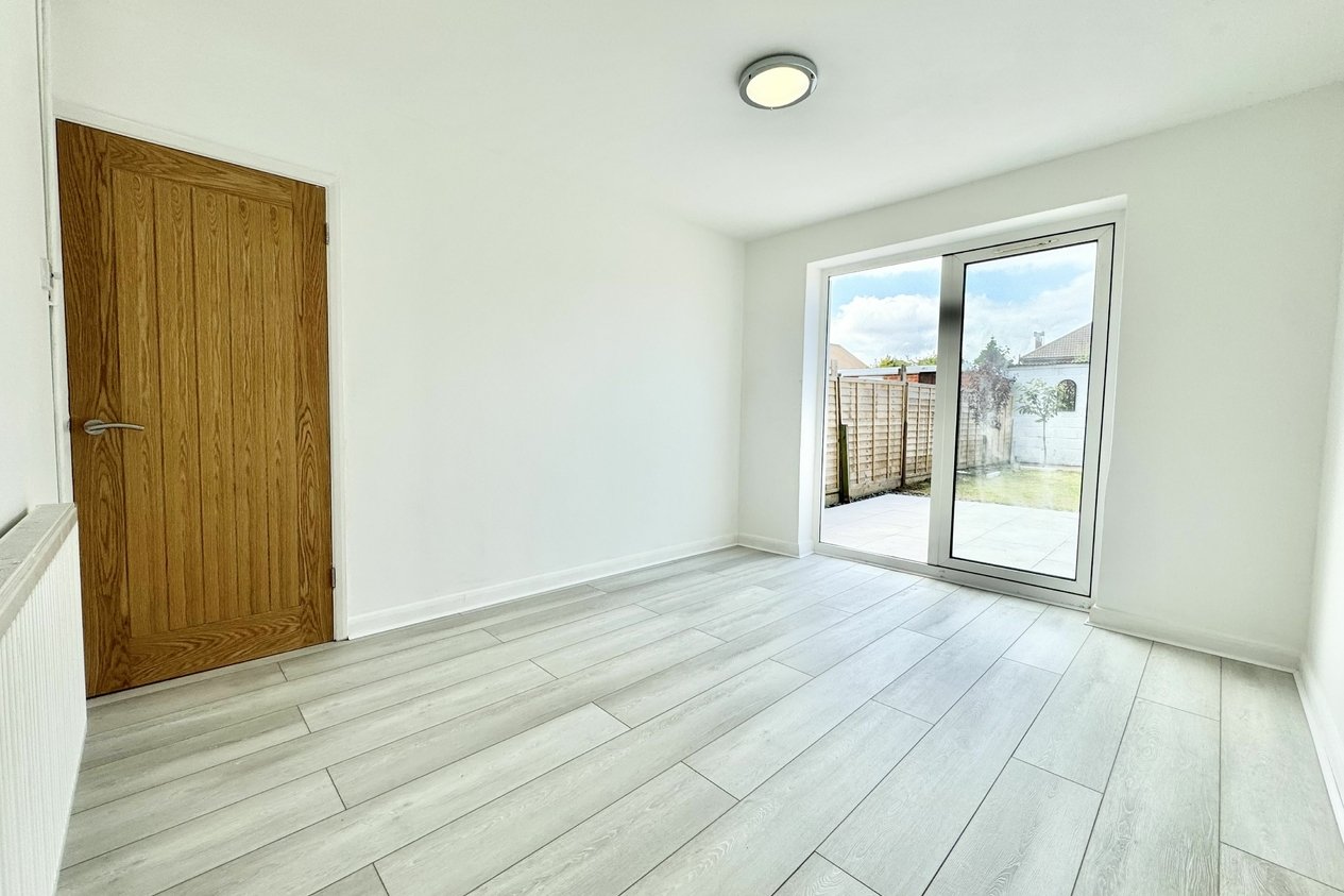 Properties Under Offer in Swinburne Avenue 