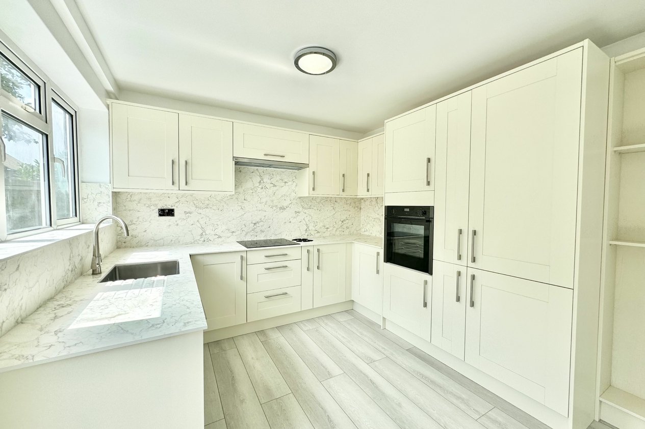 Properties Under Offer in Swinburne Avenue 