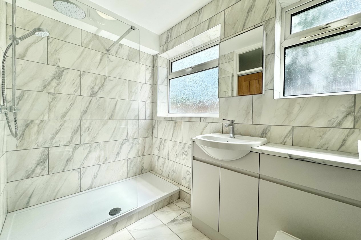 Properties Under Offer in Swinburne Avenue 