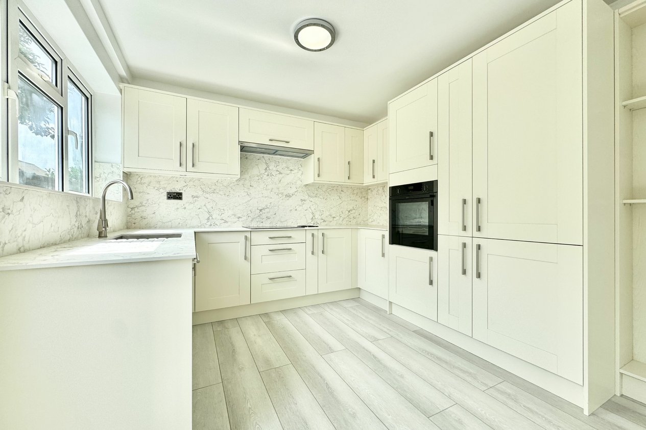 Properties Under Offer in Swinburne Avenue 